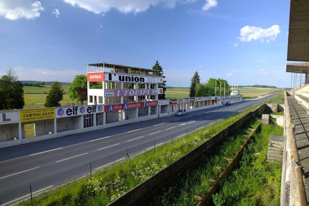 Les 3 Bulles Apartment Gueux Luaran gambar
